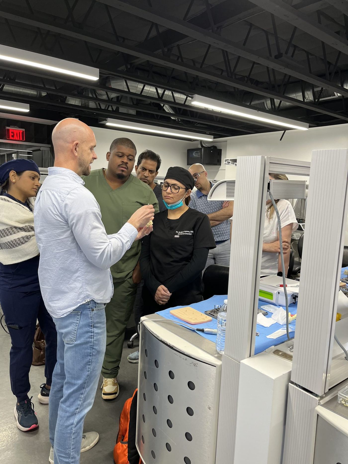 Dr. Blake Adams supervising live sinus lift surgery during the 3-day live surgical sinus lift course
